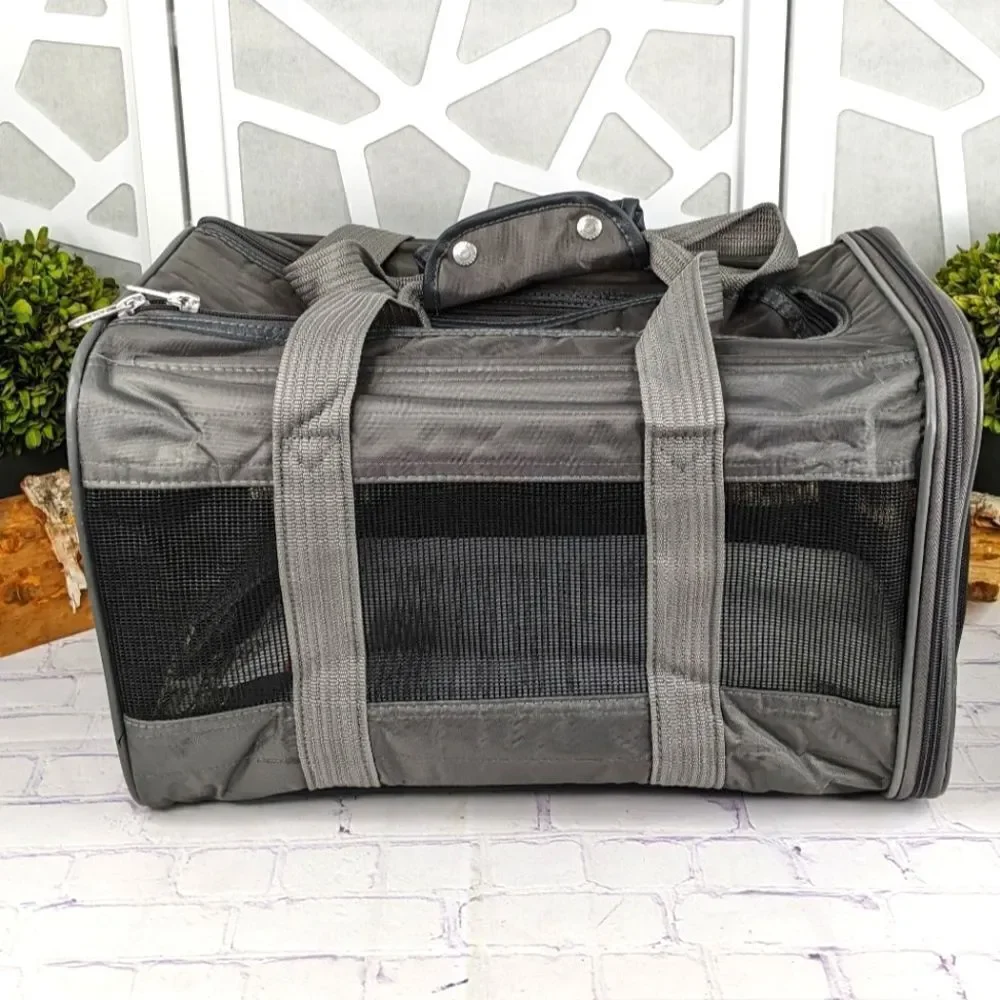 NWT - Sherpa Original Deluxe Pet Carrier - Medium